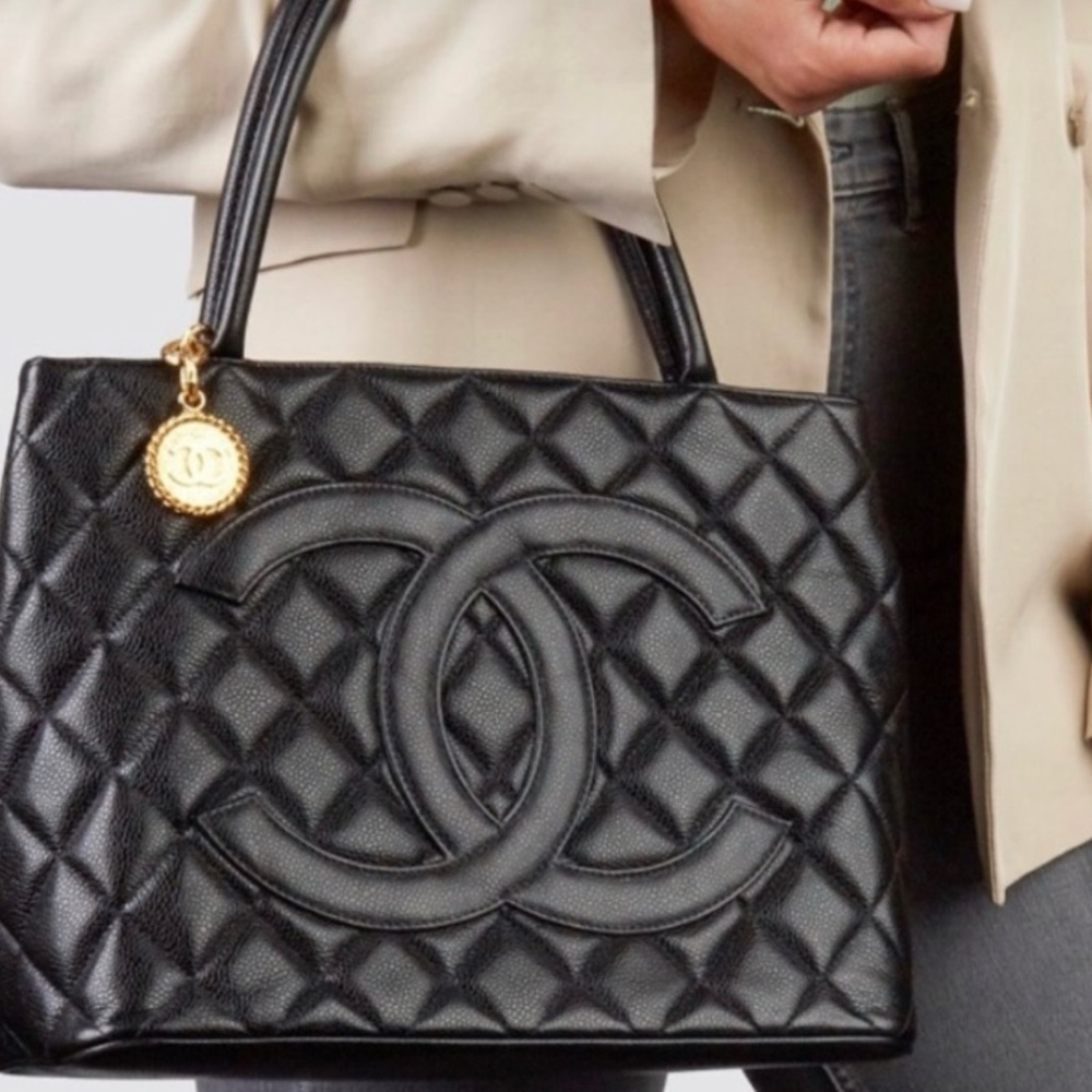 Auth CHANEL Caviar Medallion Tote bag
